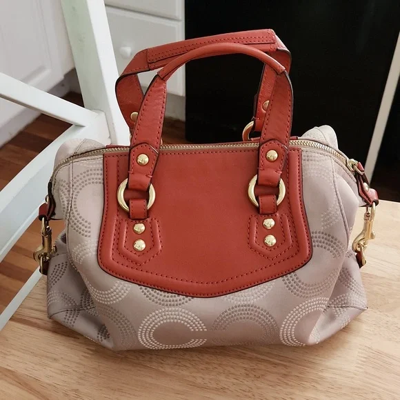 Coach 2 way tote to shoulderbag - Picture 3 of 7